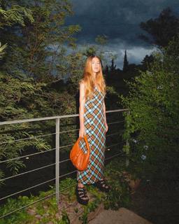 Marina Ruy Barbosa feet photo thumbnail