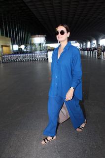 Dia Mirza feet photo thumbnail