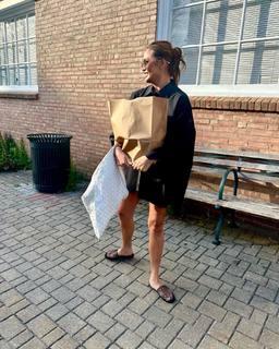 Chrissy Teigen feet photo thumbnail