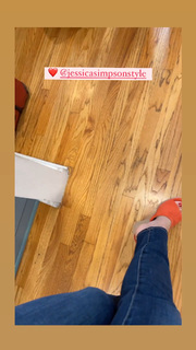 Angela Kinsey feet photo thumbnail