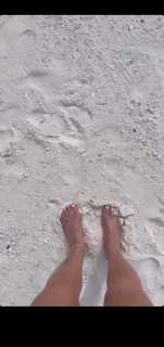 Laura Whitmore feet photo thumbnail