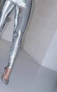 Khloé Kardashian feet photo thumbnail