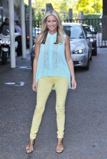 Denise Van Outen feet photo thumbnail