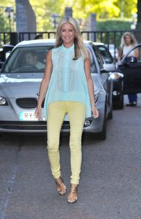 Denise Van Outen feet photo thumbnail