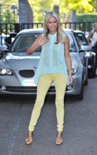 Denise Van Outen feet photo thumbnail