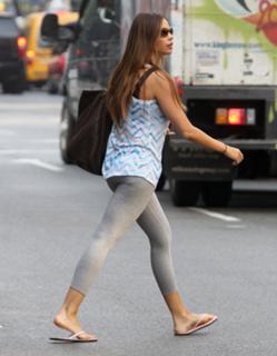 Sofía Vergara feet photo thumbnail