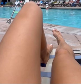 Chelsea Green feet photo thumbnail