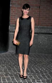Carla Gugino feet photo thumbnail