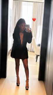 Halle Bailey feet photo thumbnail