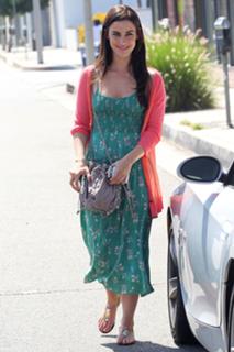 Jessica Lowndes feet photo thumbnail