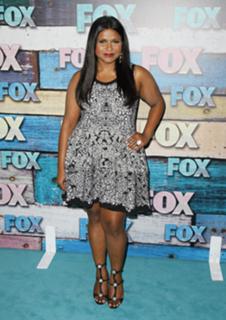 Mindy Kaling feet photo thumbnail