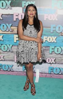 Mindy Kaling feet photo thumbnail