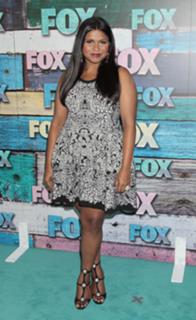 Mindy Kaling feet photo thumbnail