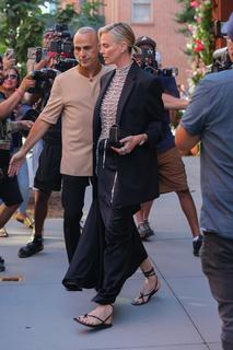 Charlize Theron feet photo thumbnail