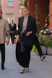 Charlize Theron feet photo thumbnail
