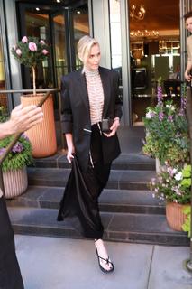 Charlize Theron feet photo thumbnail
