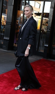 Charlize Theron feet photo thumbnail