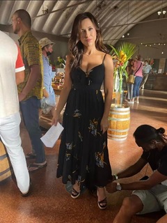 Lacey Chabert feet photo 1