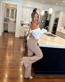 Victoria Waldrip feet photo thumbnail