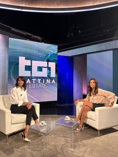 Caterina Balivo feet photo thumbnail