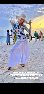 Laura Whitmore feet photo thumbnail