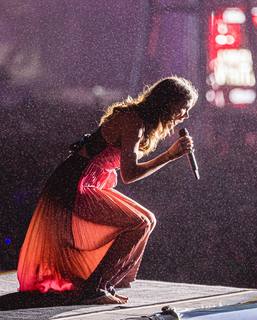 Joss Stone feet photo thumbnail