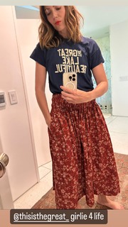 Mandy Moore feet photo thumbnail