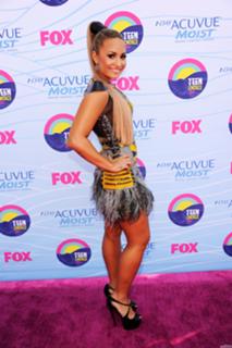 Demi Lovato feet photo thumbnail