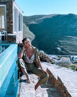 Athina Oikonomakou feet photo thumbnail