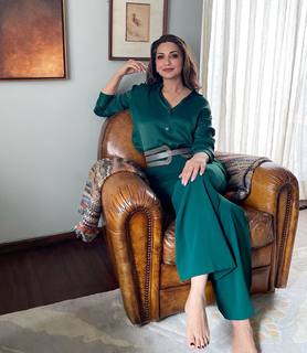 Sonali Bendre feet photo thumbnail