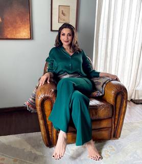 Sonali Bendre feet photo thumbnail