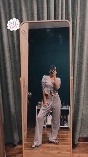 Anushka Sen feet photo thumbnail