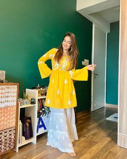 Anushka Sen feet photo thumbnail