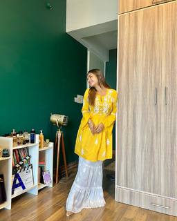 Anushka Sen feet photo thumbnail