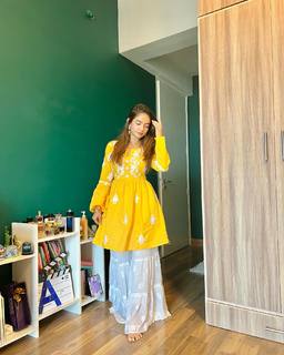 Anushka Sen feet photo thumbnail