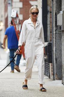Naomi Watts feet photo thumbnail