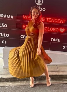 Paolla Oliveira feet photo thumbnail