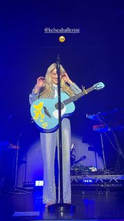 Kelsea Ballerini feet photo thumbnail