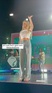 Kelsea Ballerini feet photo thumbnail