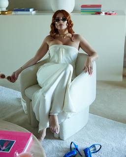 Bella Thorne feet photo thumbnail