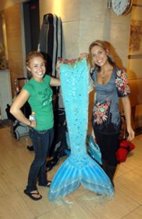 Hayden Panettiere feet photo thumbnail