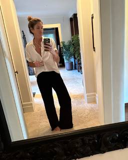 Cindy Crawford feet photo thumbnail