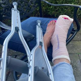 Lena Headey feet photo 1