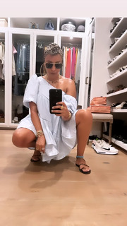 Tia Mowry feet photo thumbnail