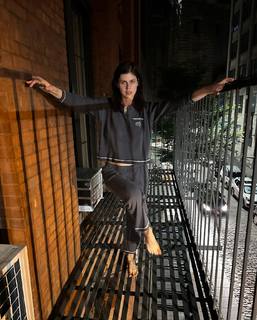 Alexandra Daddario feet photo thumbnail