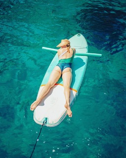 Chelsea Handler feet photo thumbnail