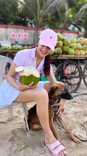 Jacqueline Fernandez feet photo thumbnail