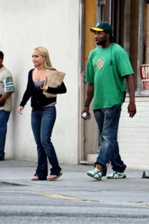Hayden Panettiere feet photo thumbnail