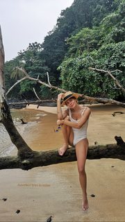 Marta Wierzbicka feet photo thumbnail