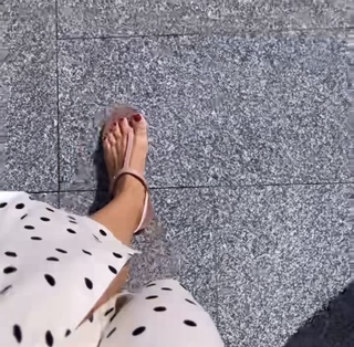 Katarzyna Cichopek feet photo thumbnail